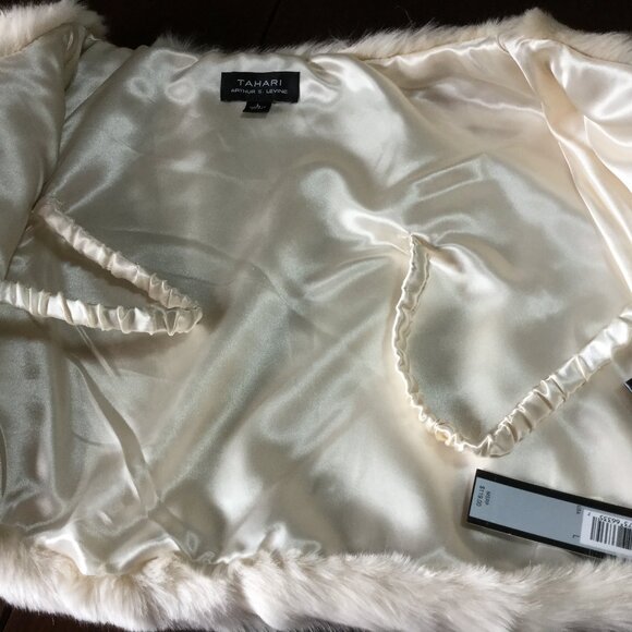Tahari Women Size L Faux Fur Cape Wrap Capelet Champagne Pearl Brooch NWT $119 - Picture 8 of 12